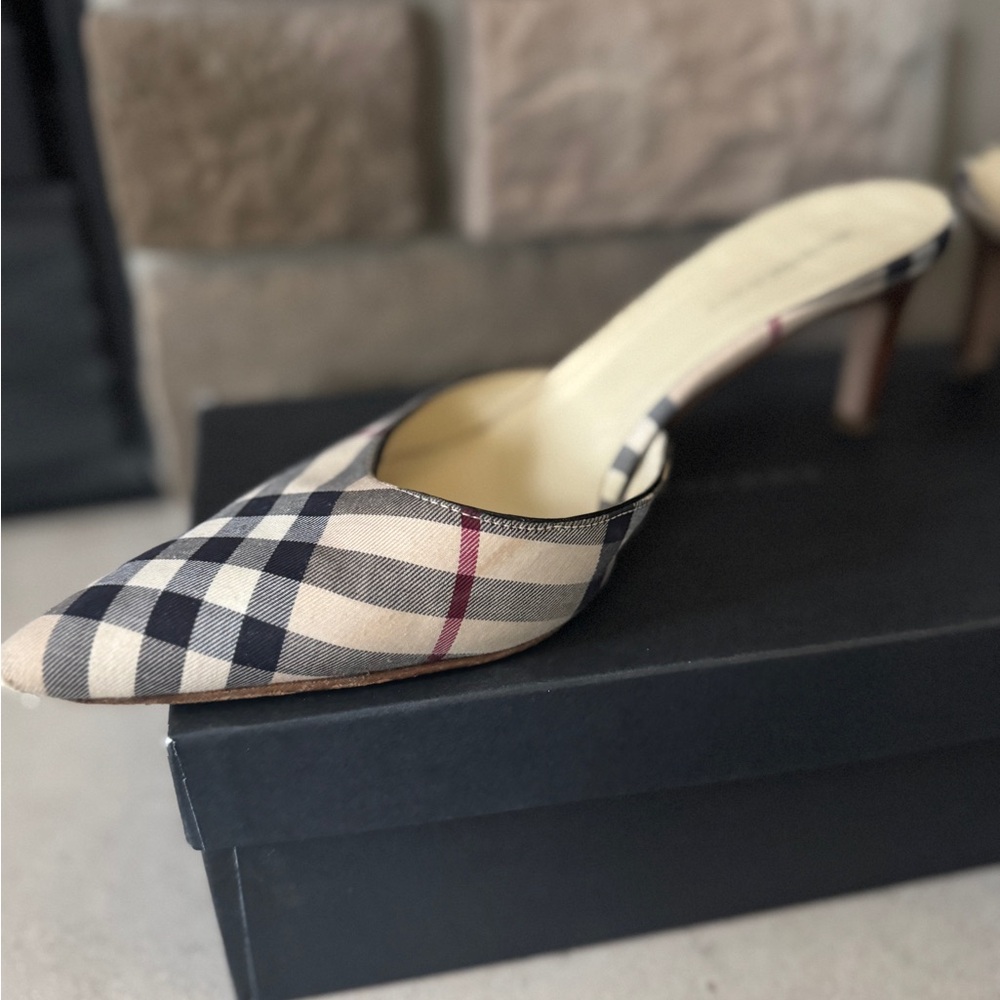 Burberry heels
OG box and dust bag - Picture 3 of 10